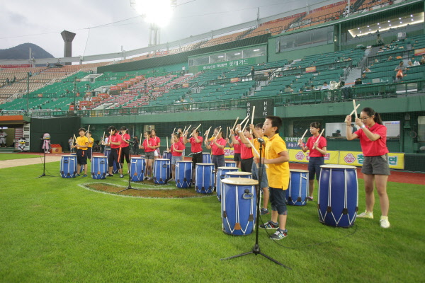 중현초 난타팀의 승리기원공연